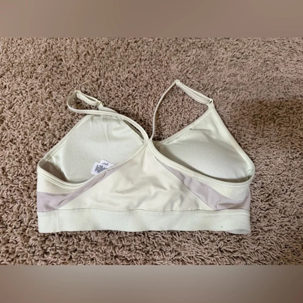 nike green sports bra - Picture 2 of 3